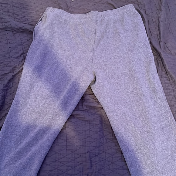 Plain grey sweatpants - Picture 2 of 2
